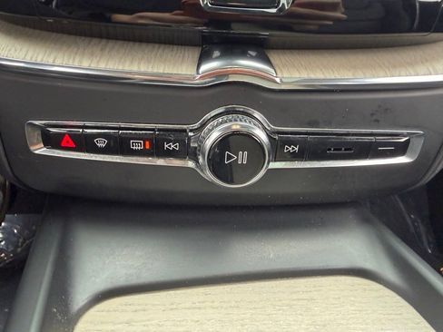 Used 2022 Volvo XC60 T8 Inscription w/ Advanced Package image 30