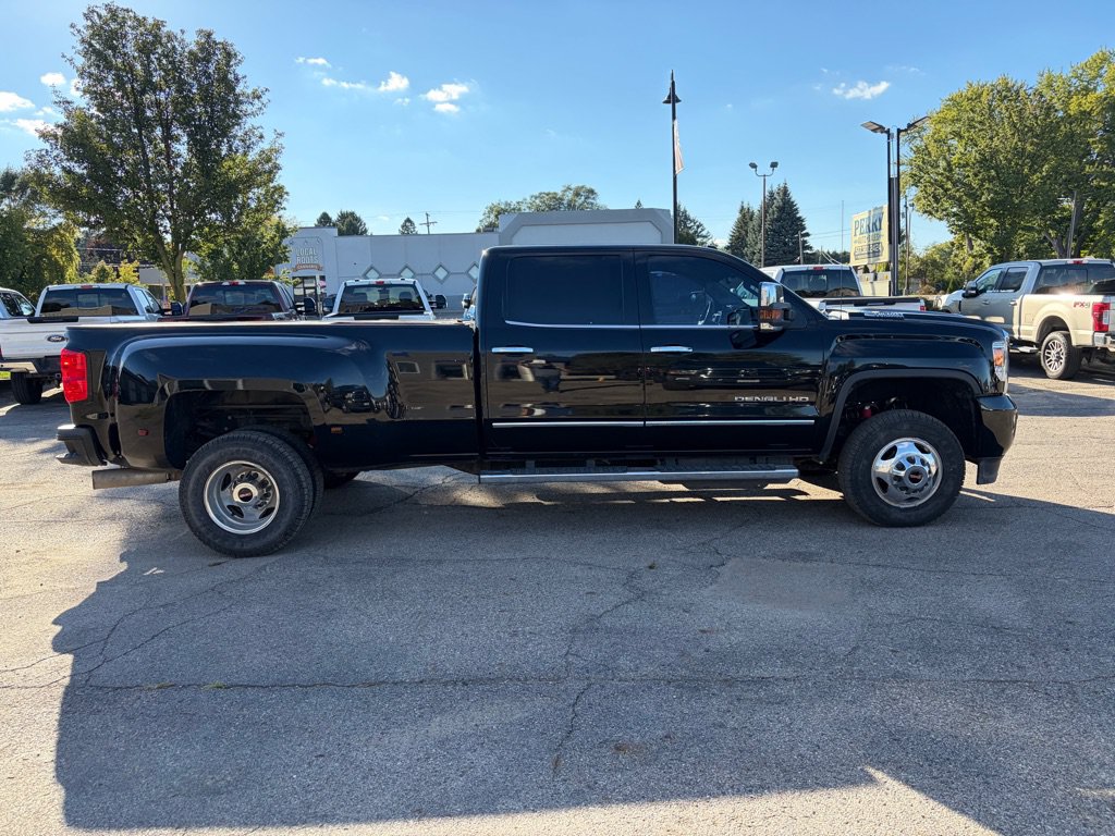 Used 2019 GMC Sierra 3500 Denali w/ Duramax Plus Package AWD/4WD image 5