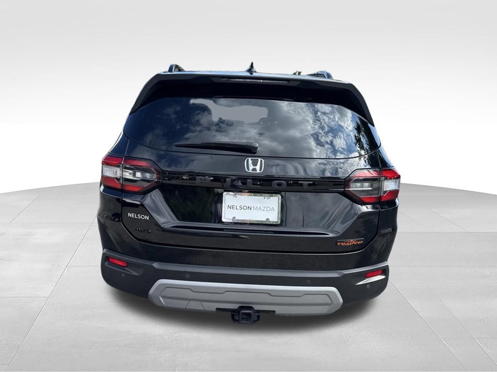 Used 2025 Honda Pilot TrailSport image 6