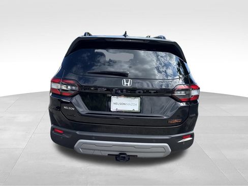 Used 2025 Honda Pilot TrailSport image 6