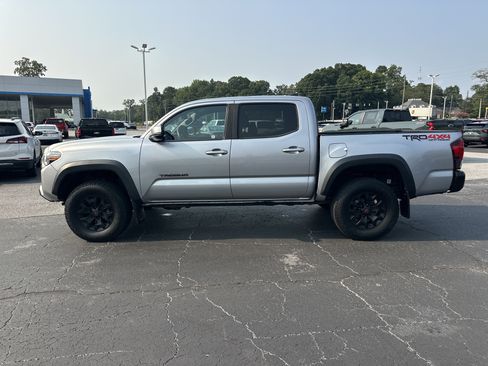 Used 2020 Toyota Tacoma TRD Off-Road AWD/4WD image 5