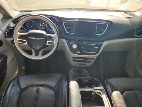 Used 2020 Chrysler Pacifica Limited w/ Advanced Safetytec Group image 14