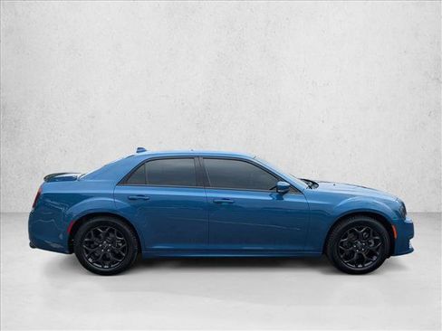 Used 2022 Chrysler 300 Touring L w/ Comfort Group AWD/4WD image 4