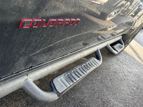 Used 2019 Chevrolet Colorado LT w/ Redline Special Edition image 11