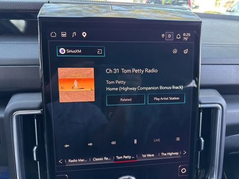 Used 2025 GMC Yukon XL Denali AWD/4WD image 28
