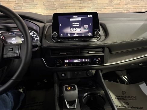 Certified 2025 Nissan Rogue SV image 18