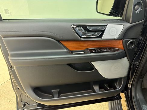 Used 2019 Lincoln Navigator Reserve w/ Cargo Package AWD/4WD image 13