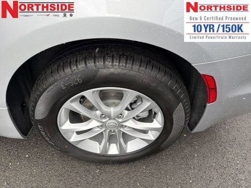 New 2026 Chrysler Pacifica Select image 10