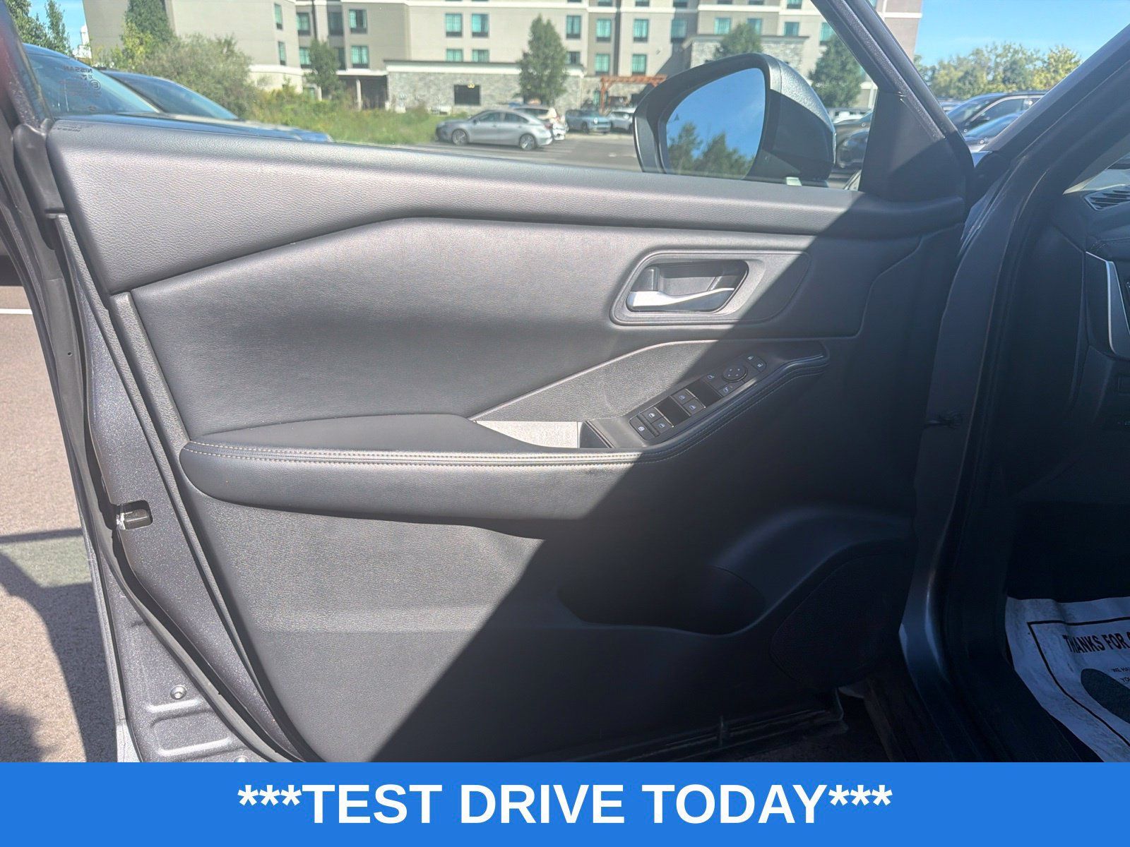 Used 2025 Nissan Rogue SV AWD/4WD image 12