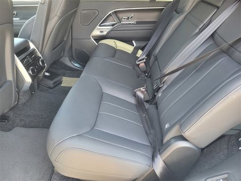 New 2025 Land Rover Range Rover Long Wheelbase SE image 7