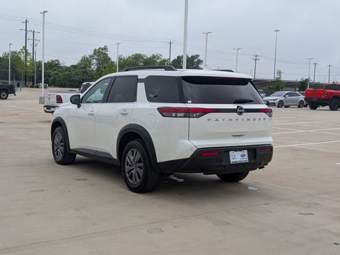 Used 2025 Nissan Pathfinder SV FWD image 4