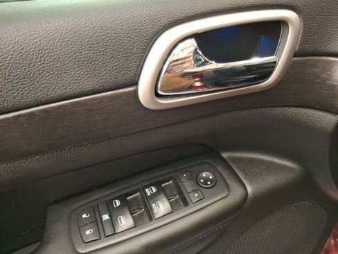 Used 2018 Jeep Grand Cherokee Altitude image 16