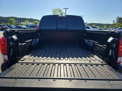 Used 2020 Toyota Tacoma SR w/ SR Convenience Package RWD image 16