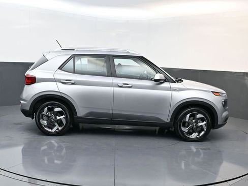 Certified 2025 Hyundai Venue SEL image 3