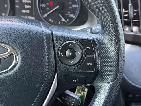 Used 2017 Toyota RAV4 LE AWD/4WD image 9