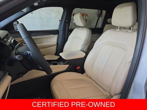 Used 2025 Jeep Grand Cherokee L Limited w/ Luxury Tech Group II AWD/4WD image 16