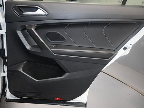 Used 2022 Volkswagen Tiguan SE image 28