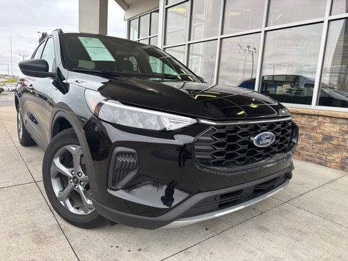 Used 2025 Ford Escape ST-Line image 2