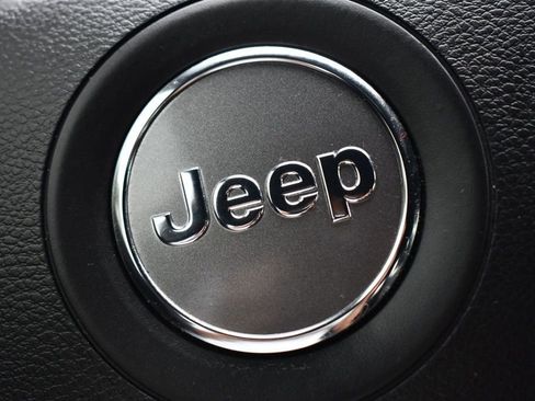 Used 2020 Jeep Grand Cherokee Altitude image 23