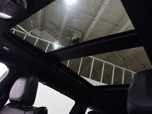 Used 2020 Chrysler Pacifica Limited image 26