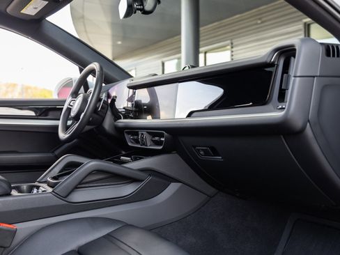 Used 2025 Porsche Cayenne Coupe image 44