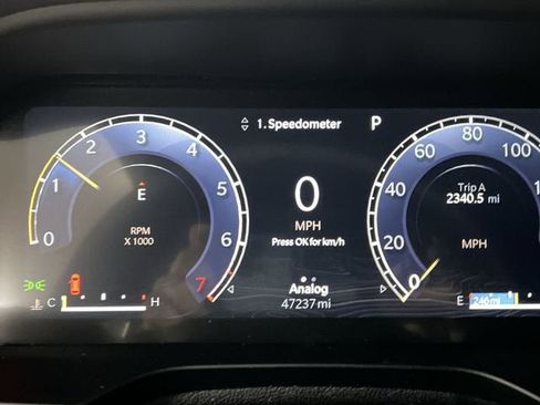 Used 2024 Jeep Grand Cherokee Laredo image 12