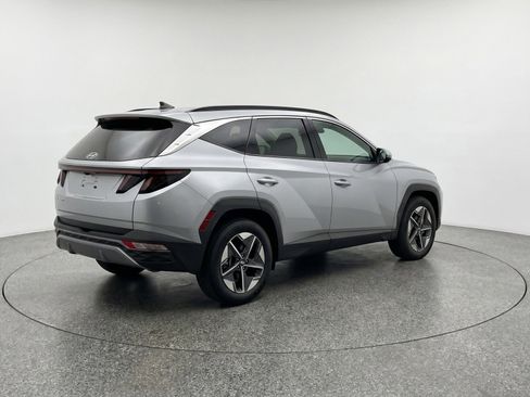 Used 2025 Hyundai Tucson SEL FWD image 9