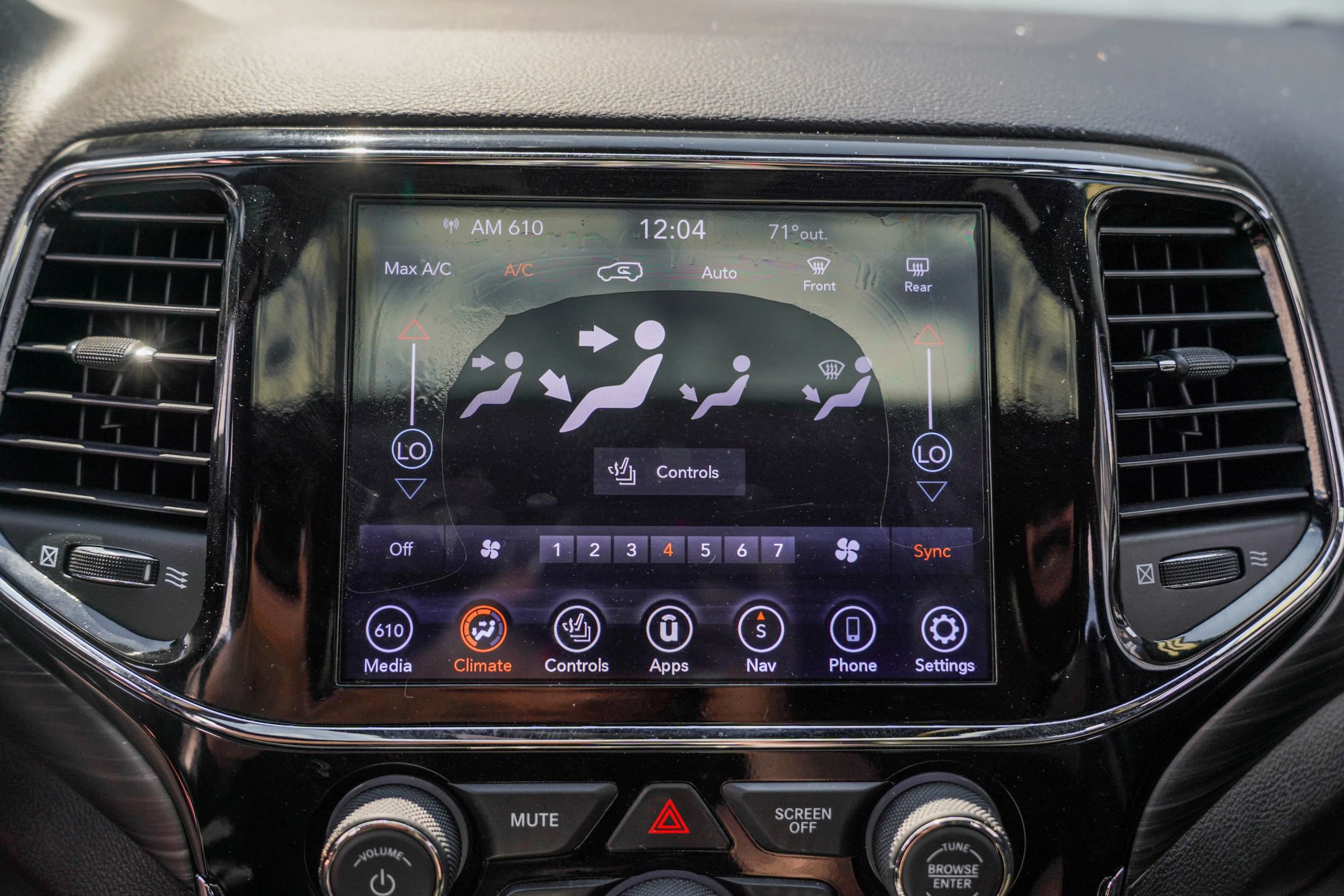 Used 2020 Jeep Grand Cherokee Altitude AWD/4WD image 18