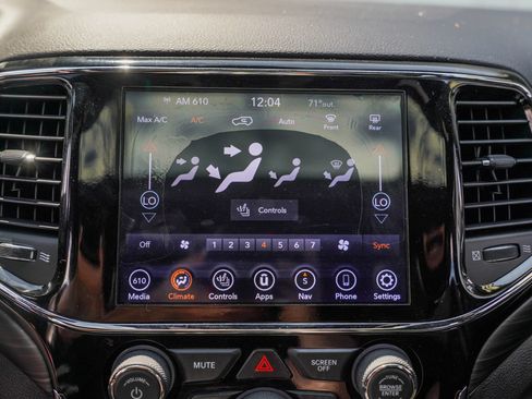 Used 2020 Jeep Grand Cherokee Altitude AWD/4WD image 18