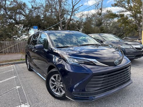 Used 2021 Toyota Sienna LE FWD image 4