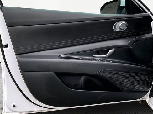 Used 2024 Hyundai Elantra SE image 23