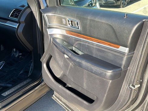 Used 2018 Ford Explorer Limited image 47