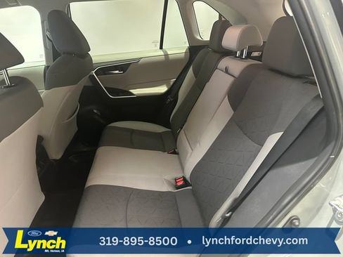 Used 2021 Toyota RAV4 XLE AWD/4WD image 16