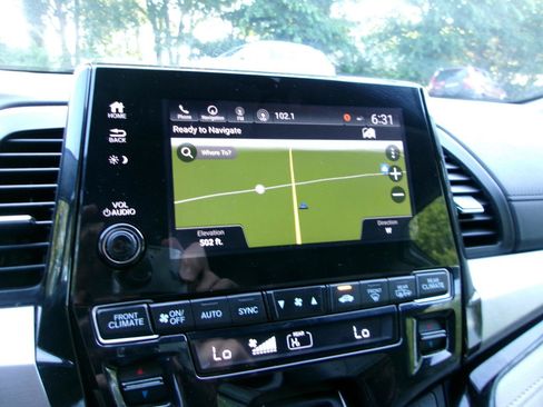 Used 2018 Honda Odyssey Elite image 2