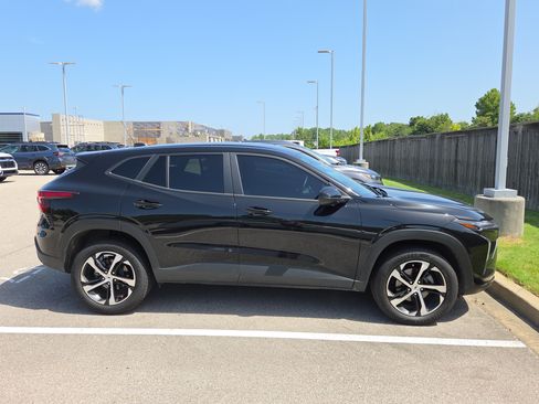 Used 2025 Chevrolet Trax RS w/ Driver Confidence Package FWD image 10