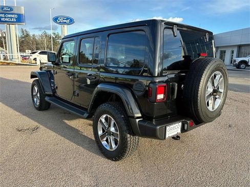Used 2022 Jeep Wrangler Unlimited Sahara image 4