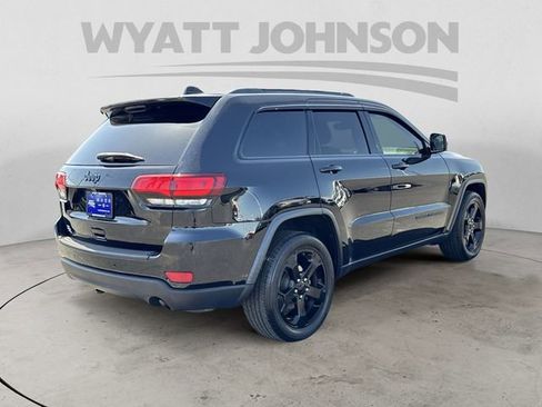 Used 2019 Jeep Grand Cherokee Laredo RWD image 5