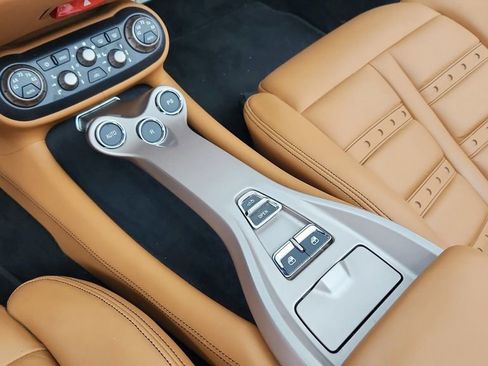 Used 2014 Ferrari California image 29