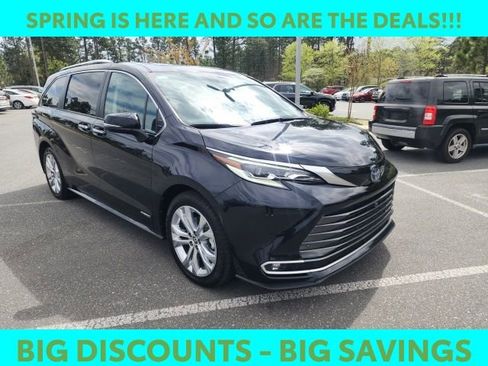 Used 2021 Toyota Sienna Platinum image 1
