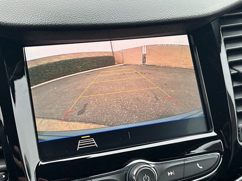 Used 2022 Chevrolet Trax LT w/ LT Convenience Package image 23