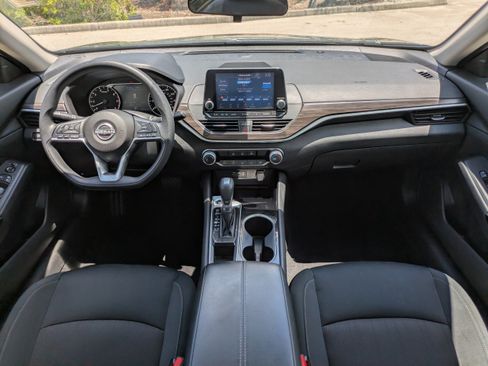Used 2024 Nissan Altima 2.5 SV FWD image 16