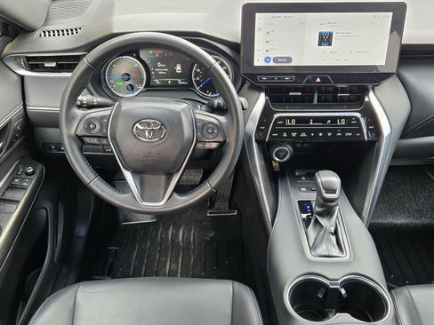 Used 2024 Toyota Venza XLE image 21