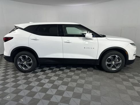 Used 2025 Chevrolet Blazer LT FWD image 9