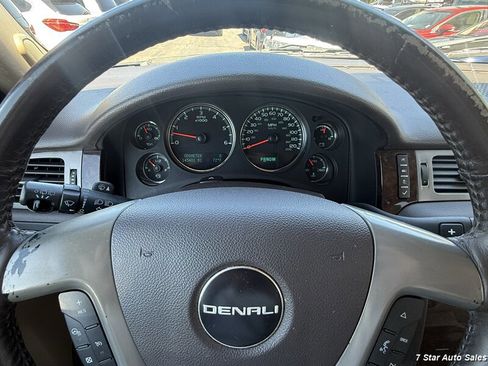 Used 2011 GMC Yukon Denali AWD/4WD image 9