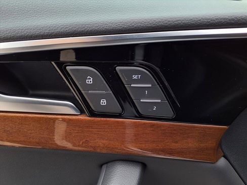 Used 2023 Audi A4 2.0T Premium w/ Convenience Package image 10