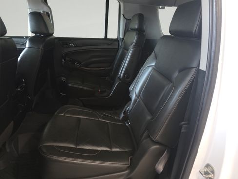 Used 2019 GMC Yukon XL SLT w/ Premium Edition AWD/4WD image 26