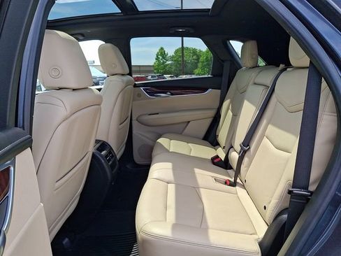 Used 2018 Cadillac XT5 Luxury w/ Driver Awareness Package AWD/4WD image 11