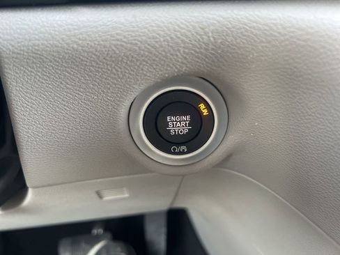 Used 2024 Chrysler Pacifica Touring-L image 56