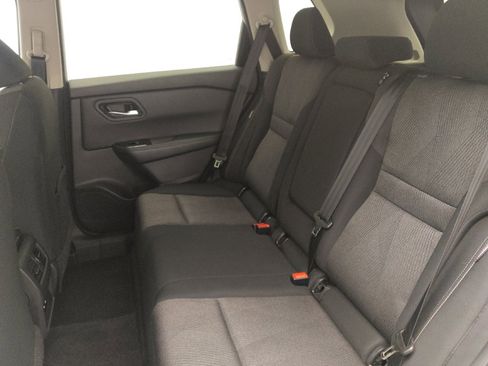 Used 2024 Nissan Rogue SV image 18