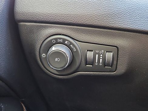 Used 2017 Jeep Compass Latitude w/ Popular Equipment Group FWD image 24
